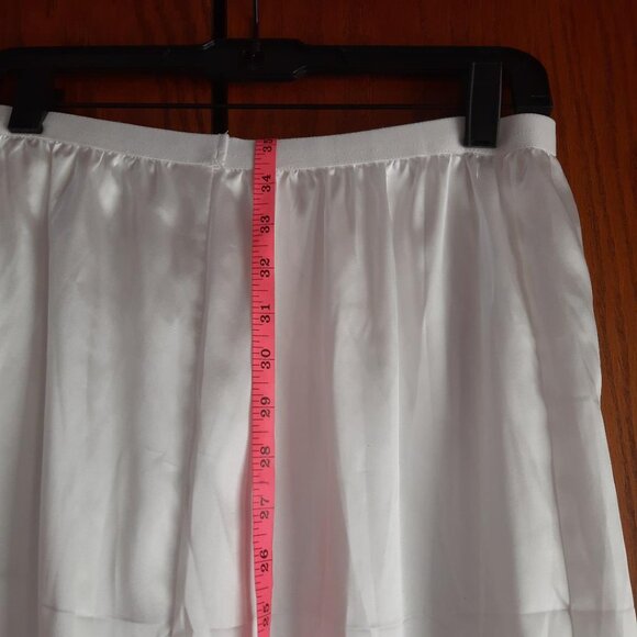 NEW ! Classic White Half Slip Floral Lace Trim W Elastic Waist Skirt Sz M (27in) - Picture 3 of 4